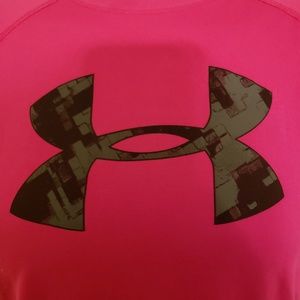 Under Armour pink and black heatgear tshirt